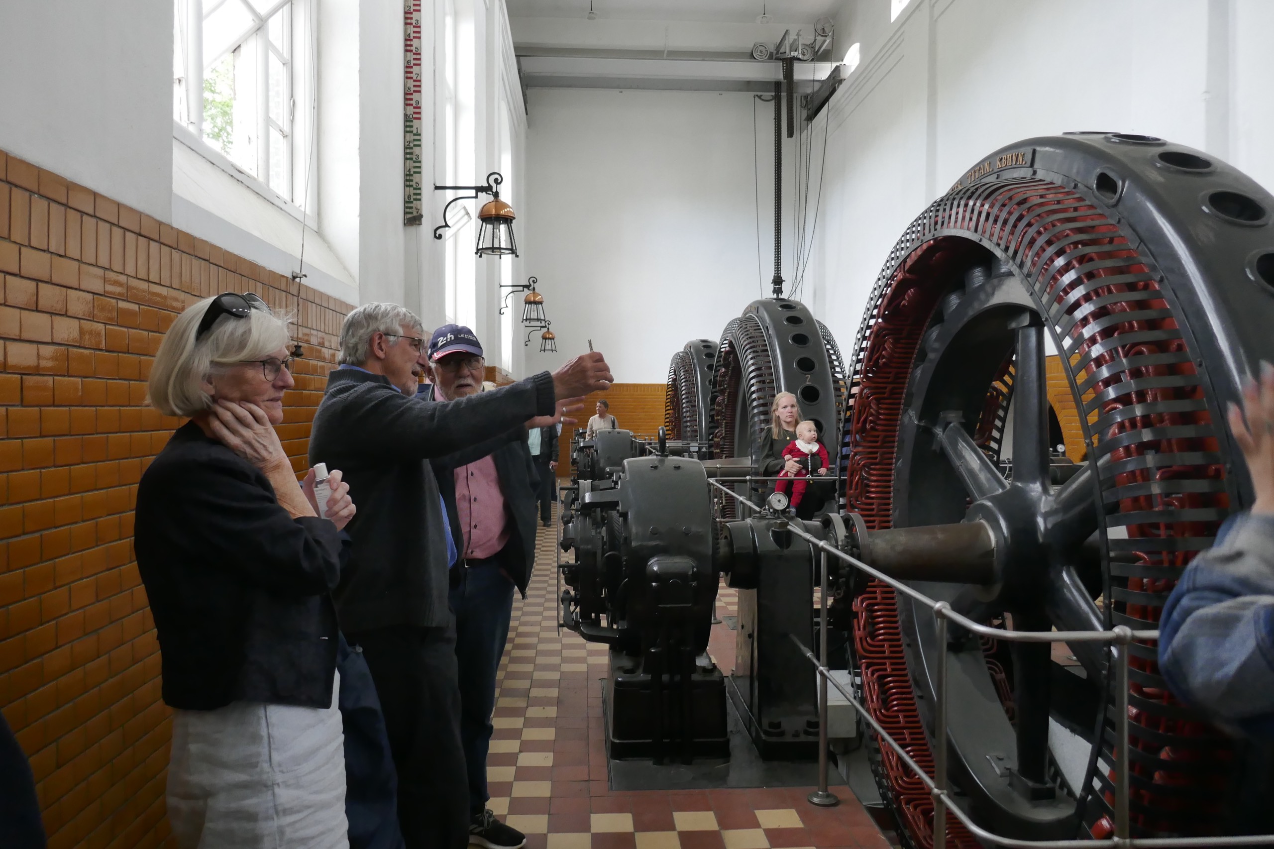 De store turbiner er mere ned 100 år gamle